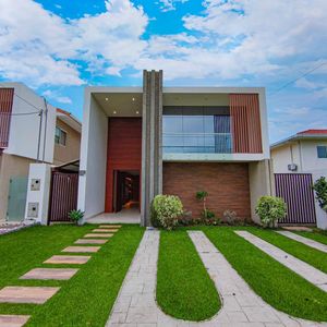 Casa En Venta De 5 Dormitorios En Bosques De La Colina