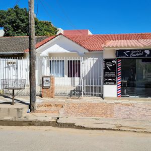 Casa En Venta Con Local Comercial Sobre Avenida