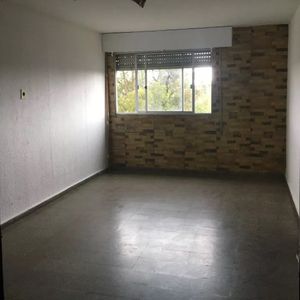 Venta En Malvin Norte, 3 Dormitorios, 3er Piso Por Escalera, Gc Bajos