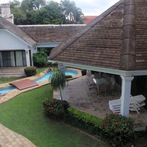 Hermosa Casa En Venta  Con Local Comercial Equipetrol