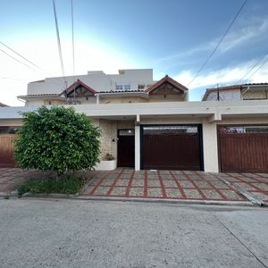 Casa De 3 Dormitorios En La Alemana Entre 2do Y 3ero