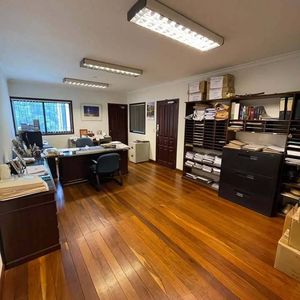 En Alquiler – Edificio De Oficinas (3 Plantas), 