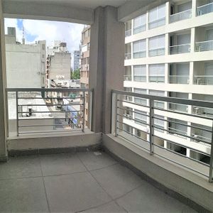 -apartamento 2 Dormitorios, Balcón, Cordón Sur, Centro.