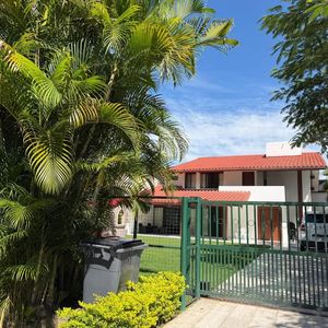 Hermosa Casa En Venta Con 7 Habitaciones En Zona Oeste