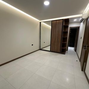 Departamento De 1 Dormitorio En Alquiler Con Parqueo  Breeze Tower