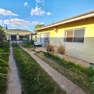 Casa En Venta En El Prado P único Con Gran Terreno, Cocheras, Piscina Y Barbacoa