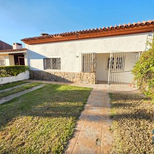 Venta Casa Andres Gomez Malvin 2 Dormitorios Cocheras 100m Al Norte De Av Italia