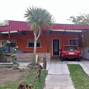 Se Vende Casa En Las Piedras, De 3 Dormitorios.