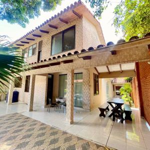 Hermosa Casa En Venta Sobre Avenida . Paragua Entre 2do Y 3cer Anillo 