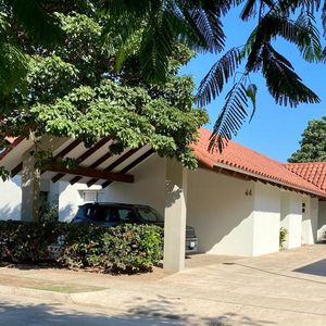 Casa En Alquiler - Avenida Pirai 
