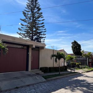 Casa Amplia En Alquiler En Urbari 