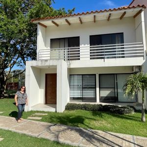 En Venta Hermosa Casa De Dos Plantas Condominio Amaranto