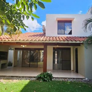 Casa En Alquiler – Barrio Sirari, Zona Udabol