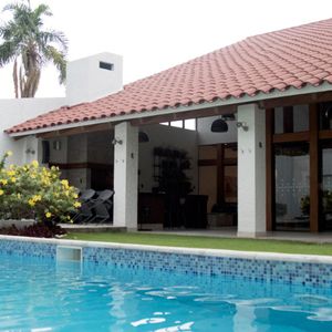 Hermosa Casa En Alquiler Amoblada De 5 Dorm. 