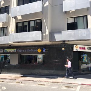 Local Comercial Ideal Sector Financiero Av 25 De Mayo Y Misiones 