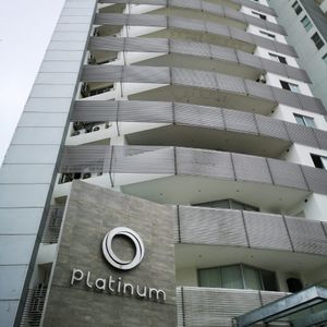 Amplio Y Lujoso Departamento En Venta. Equipetrol Norte, Frente A Ventura Mall.