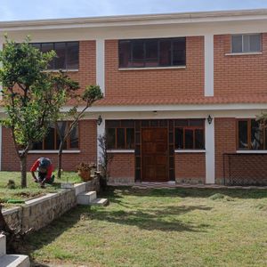 Casa En Alquiler, En La Calle 31 De  Cota Cota