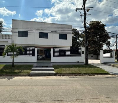 Salon Multifuncional Con Oficnas En Venta En Avenida Banzer