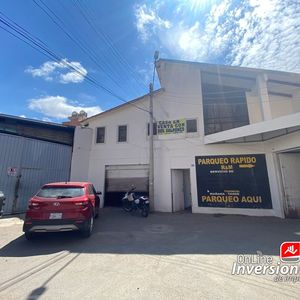 Casa Con Galpones En Venta