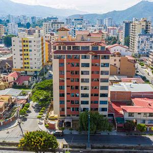 Amplio Departamento En Venta Zona Queru Queru