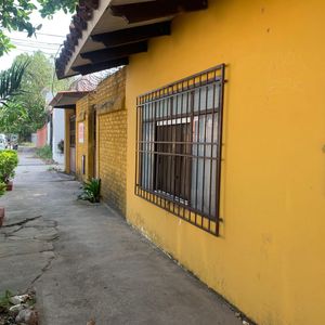 Amplia Casa Con Buen Frente En Una De Las Mejores Zonas De Santa Cruz