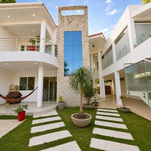  Casa Amplia En Venta – Radial 17 ½