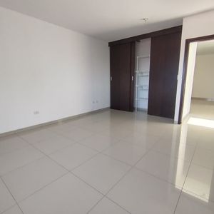  Amplio Departamento De 1 Dormitorio + Terraza  Condominio Torres Ingavi