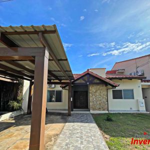 Casa En Venta Al Norte En Condominio Barcelo