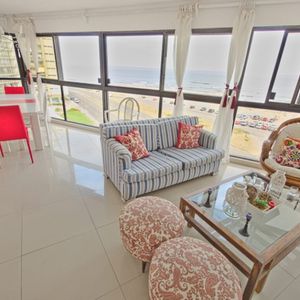 Alquiler Apartamento 3 Dormitorios, Playa Brava Frente Al Mar