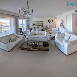 Alquiler Departamento Frente Al Mar, 4 Suites Y Dependencia.