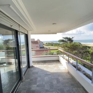 Venta De Apartamento Frente Al Mar Punta Del Este