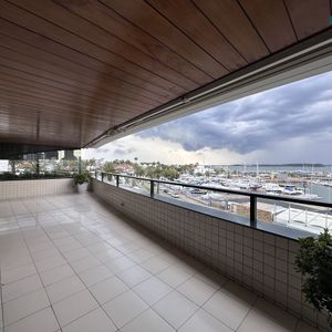 Departamento En Portofino Con 2 Garajes Y Hermosa Vista Al Puerto, Punta Del Este