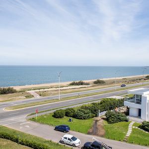 Vende Departamento De 2 Dormitorios En Playa Mansa, Punta Del Este