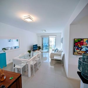 Apartamento De 2 Dormitorios En Venta, Playa Brava