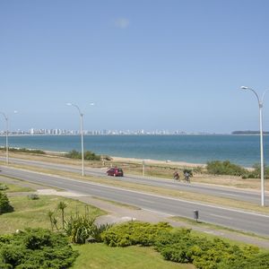 Espectacular Departamento En Playa Mansa De 3 Dormitorios Frente Al Mar!