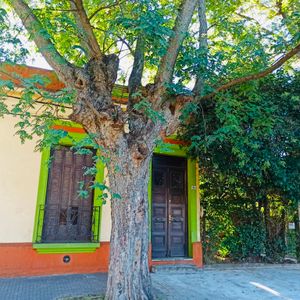 Vende Casa Con Galpón Industrial.