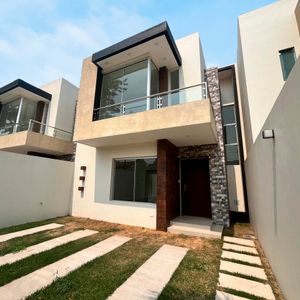 Casa En Venta A Estrenar En Zona Oeste