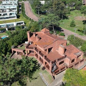 Rinconada   Lindo Jardín Con Acceso A Dos Calles!