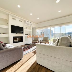 Moderna Casa De 4 Dormitorios, Piscina Climatizada Y Parrillero En Punta Ballena, Barrio Semi Privado
