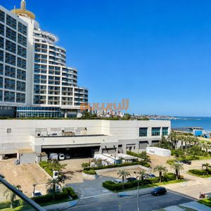 Apartamento De 2 Dormitorios A Metros Del Mar Y Torre Moderna, Playa Mansa, Punta Del Este