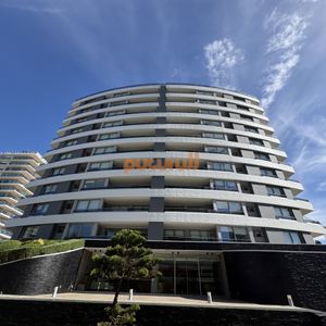Apartamento En Torre Esmeralda De 3 Dormitorios, Playa Brava