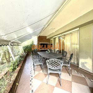 Apartamento En Venta Playa Mansa De 4 Dormitorios Y Amplia Terraza Con Parrillero Propio