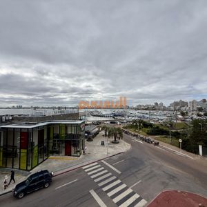 Apartamento En Venta En Edificio Dársena Frente Al Puerto De Punta Del Este