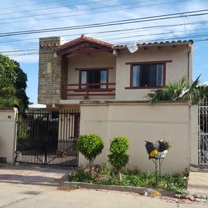 Casa De 2 Plantas En Venta