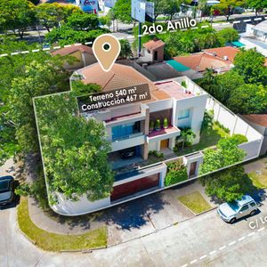 Casa En Venta De 3 Dormitorios En Zona Av. Beni  Y 2do. Anillo
