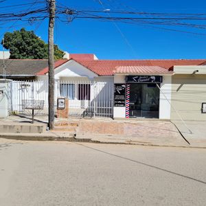 En Venta Casa Con Local Comercial 