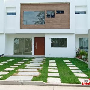 Casa En Venta En Condominio 4 Dormitorios, 2 En Suite   Zona Norte Av Banzer.