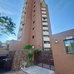 Departamento De 3 Dormitorios En Venta, Cond. Velarde