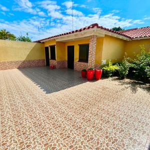 Casa Con Terreno Amplio En Venta Zona Norte Condominio Akualand