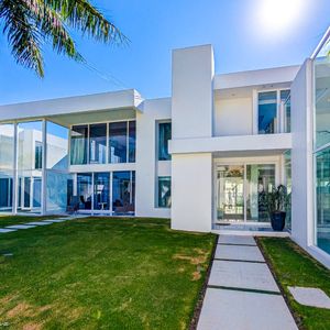 Casa De Lujo En Venta Zona Piraí Av 4to Y 5to Anillo 